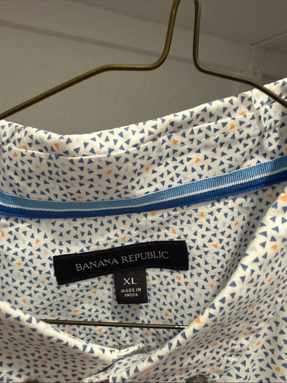 Banana Republic Men’s Short-Sleeve Button-Down Shirt in White w/ Blue Microprint